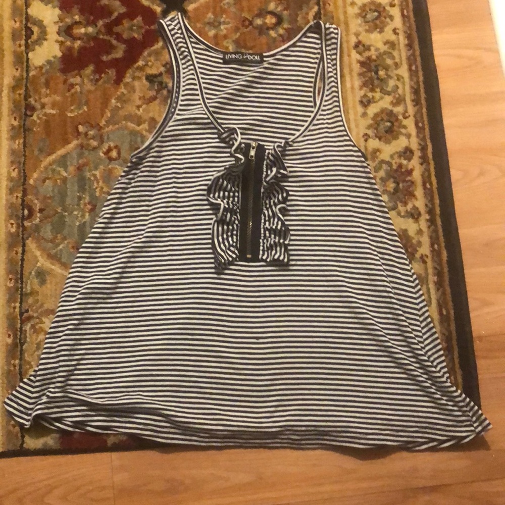 Ladies striped tank black and white.